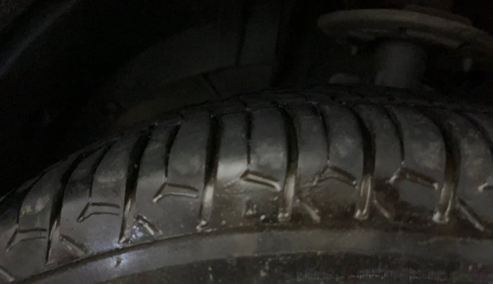 2016 Maruti Baleno DELTA PETROL 1.2, Petrol, Manual, 73,601 km, Left Front Tyre Tread