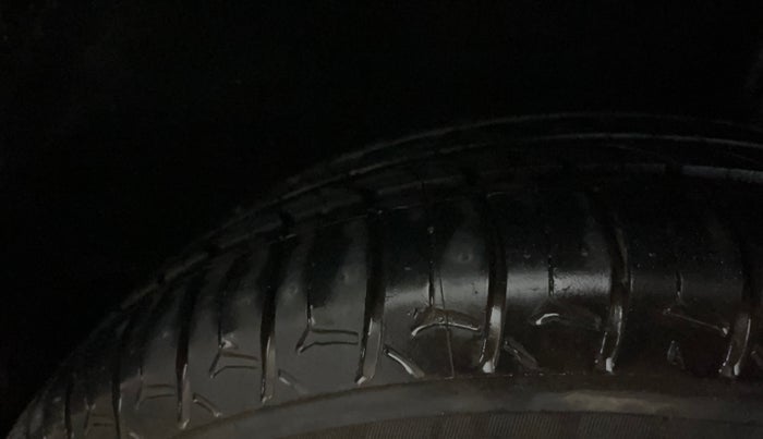 2016 Maruti Baleno DELTA PETROL 1.2, Petrol, Manual, 73,601 km, Left Rear Tyre Tread