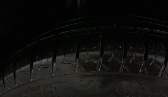 2016 Maruti Baleno DELTA PETROL 1.2, Petrol, Manual, 73,601 km, Right Rear Tyre Tread