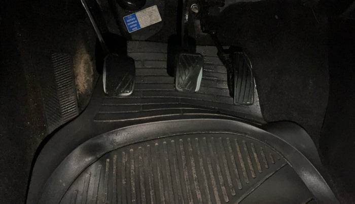 2016 Maruti Baleno DELTA PETROL 1.2, Petrol, Manual, 73,601 km, Pedals