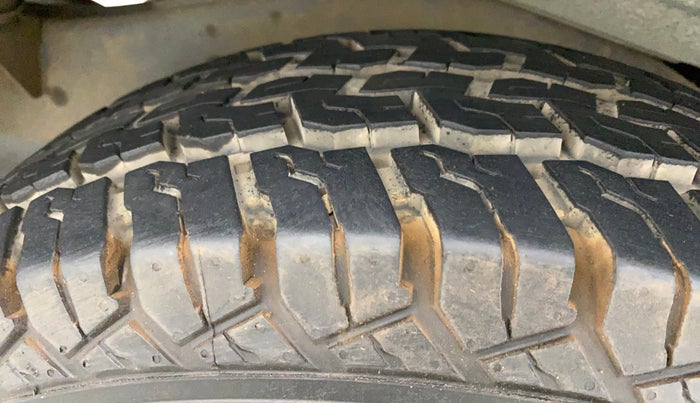 2012 Mahindra Bolero SLX BS IV, Diesel, Manual, 76,918 km, Left Rear Tyre Tread