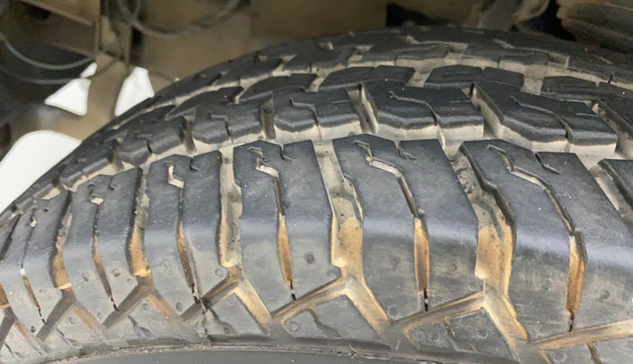 2012 Mahindra Bolero SLX BS IV, Diesel, Manual, 76,918 km, Left Front Tyre Tread