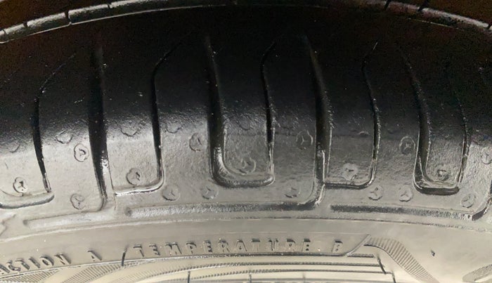 2015 Maruti Wagon R 1.0 VXI, Petrol, Manual, 81,636 km, Right Front Tyre Tread