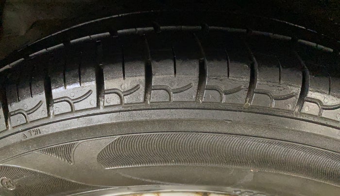 2015 Hyundai i10 MAGNA 1.1, Petrol, Manual, 66,295 km, Right Rear Tyre Tread