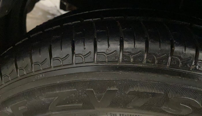 2015 Hyundai i10 MAGNA 1.1, Petrol, Manual, 66,295 km, Left Front Tyre Tread