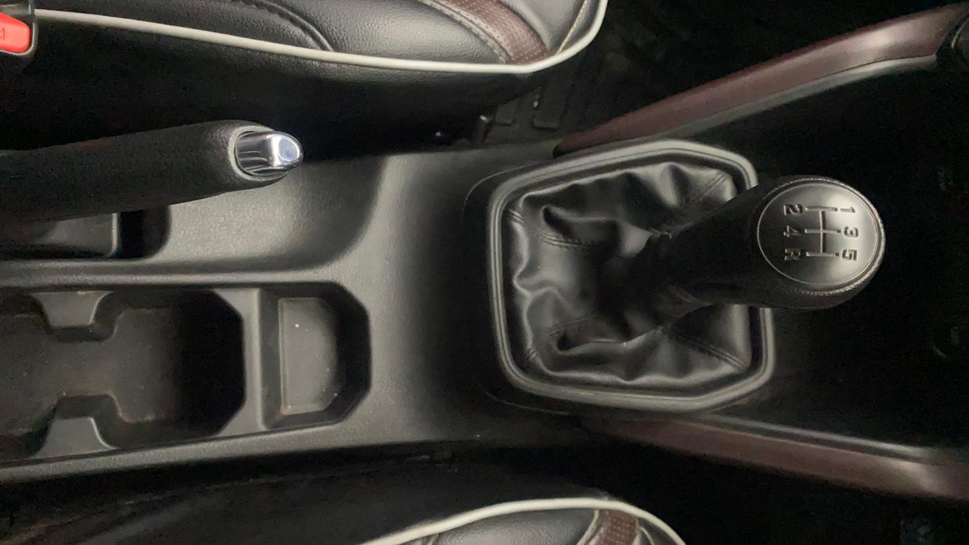 2023 Maruti Grand Vitara DELTA SMART HYBRID, Petrol, Manual, 42,501 km, Gear Lever