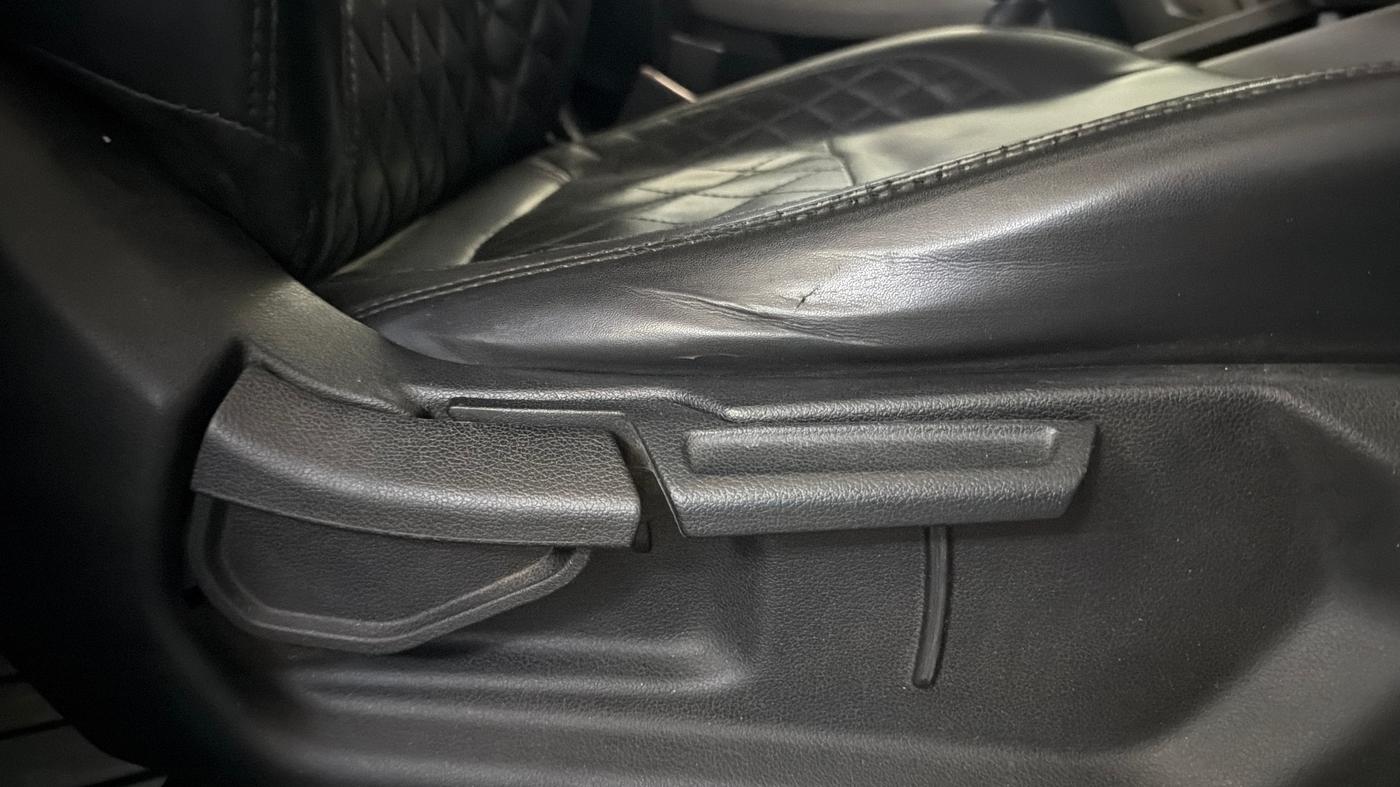 2023 Hyundai VENUE S(O) 1.2, Petrol, Manual, 51,259 km, Driver Side Adjustment Panel