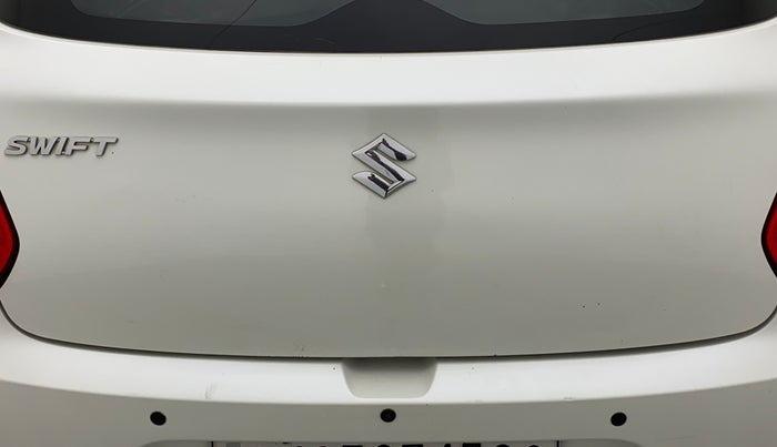 2018 Maruti Swift VXI, Petrol, Manual, 61,369 km, Dicky (Boot door) - Minor scratches