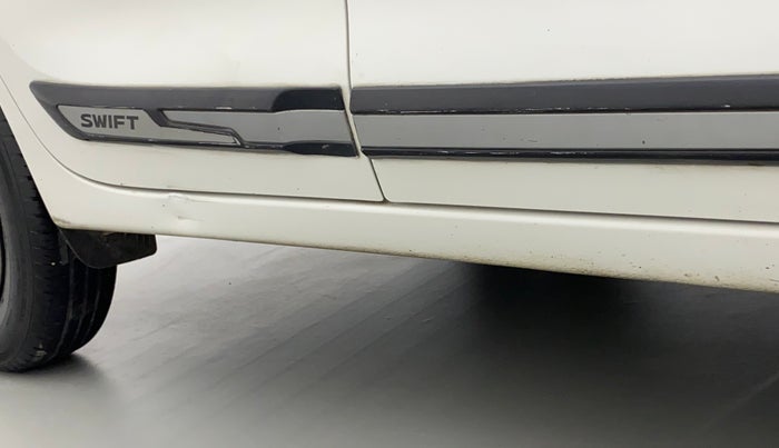 2018 Maruti Swift VXI, Petrol, Manual, 61,369 km, Right running board - Slightly dented