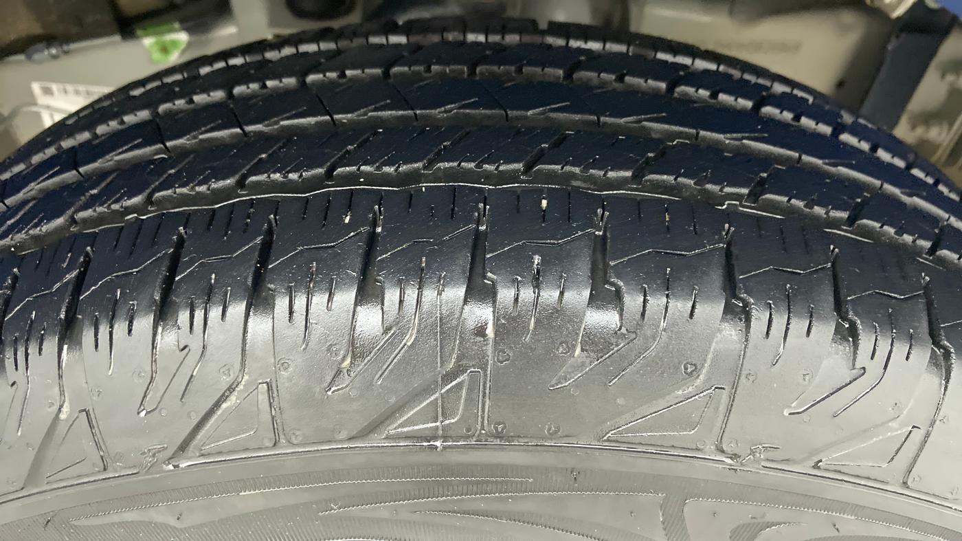 2022 Mahindra Bolero B6, Diesel, Manual, 12,418 km, Right Front Tyre Tread