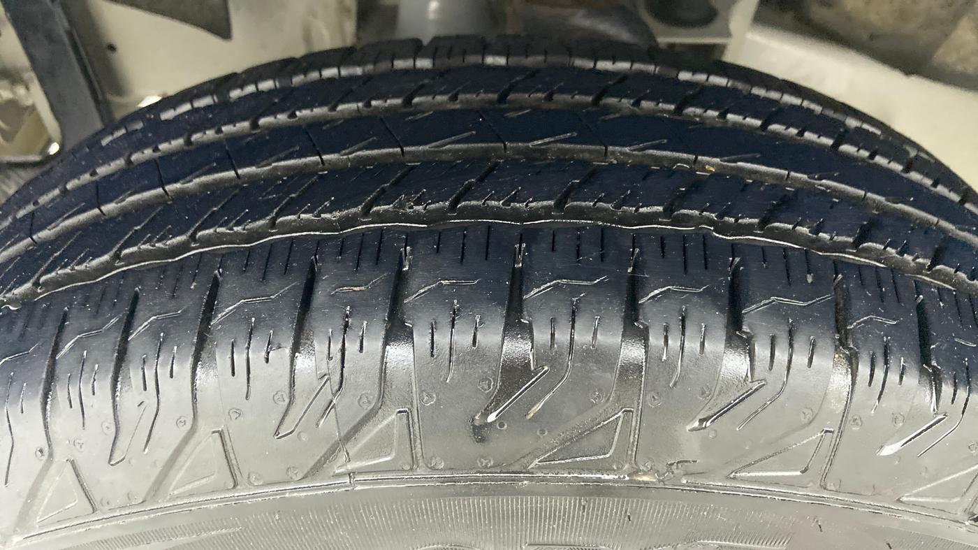 2022 Mahindra Bolero B6, Diesel, Manual, 12,418 km, Left Front Tyre Tread