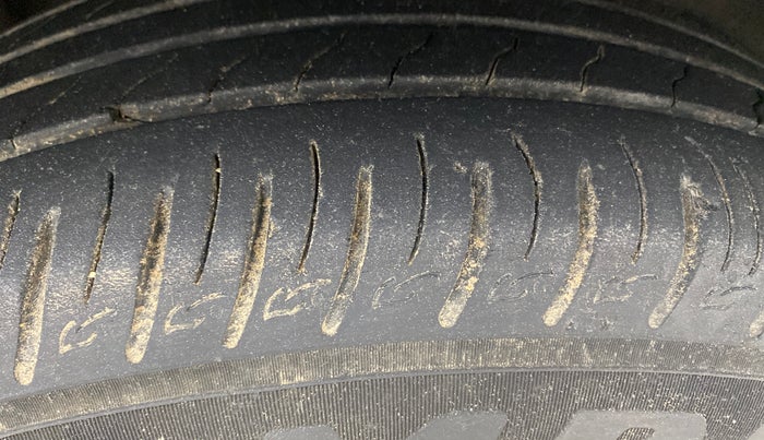 2021 Hyundai VENUE SX PLUS 1.0 TURBO DCT, Petrol, Automatic, 1,03,126 km, Right Front Tyre Tread