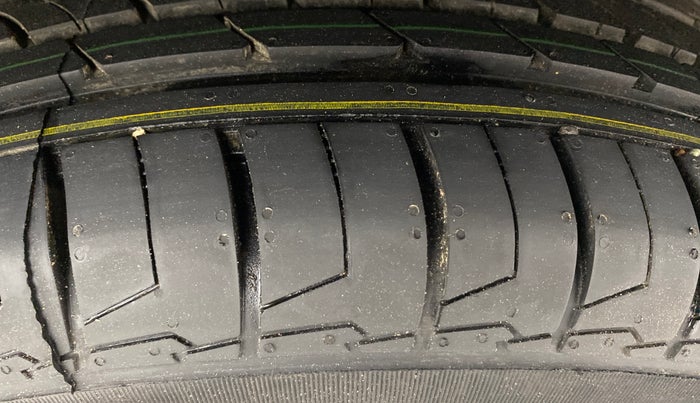 2021 Hyundai VENUE SX PLUS 1.0 TURBO DCT, Petrol, Automatic, 1,03,126 km, Left Rear Tyre Tread