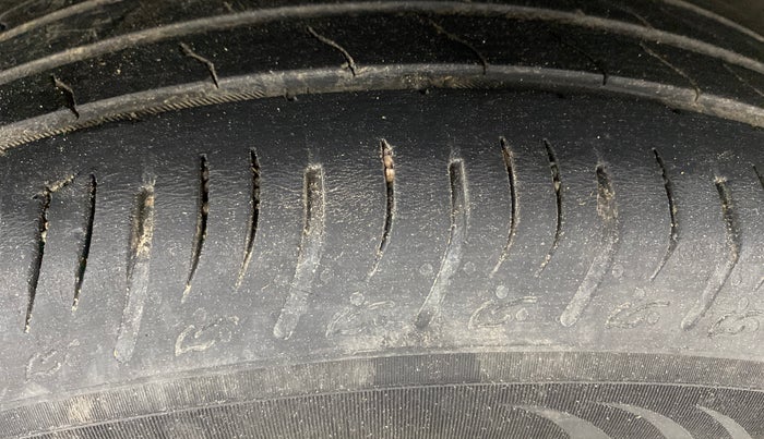 2021 Hyundai VENUE SX PLUS 1.0 TURBO DCT, Petrol, Automatic, 1,03,126 km, Right Rear Tyre Tread