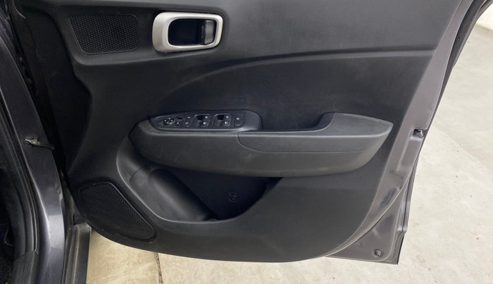 2021 Hyundai VENUE SX PLUS 1.0 TURBO DCT, Petrol, Automatic, 1,03,126 km, Driver Side Door Panels Control