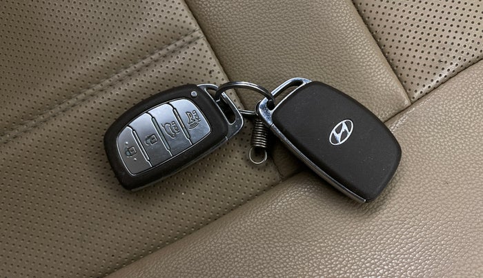 2021 Hyundai VENUE SX PLUS 1.0 TURBO DCT, Petrol, Automatic, 1,03,126 km, Key Close Up