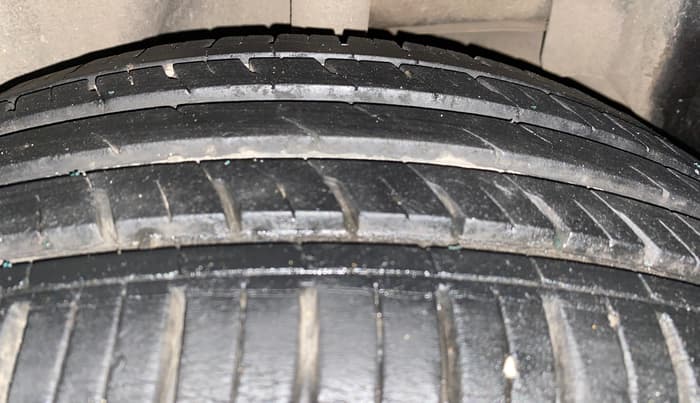 2019 Nissan Kicks XV 1.5, Petrol, Manual, 33,848 km, Left Rear Tyre Tread