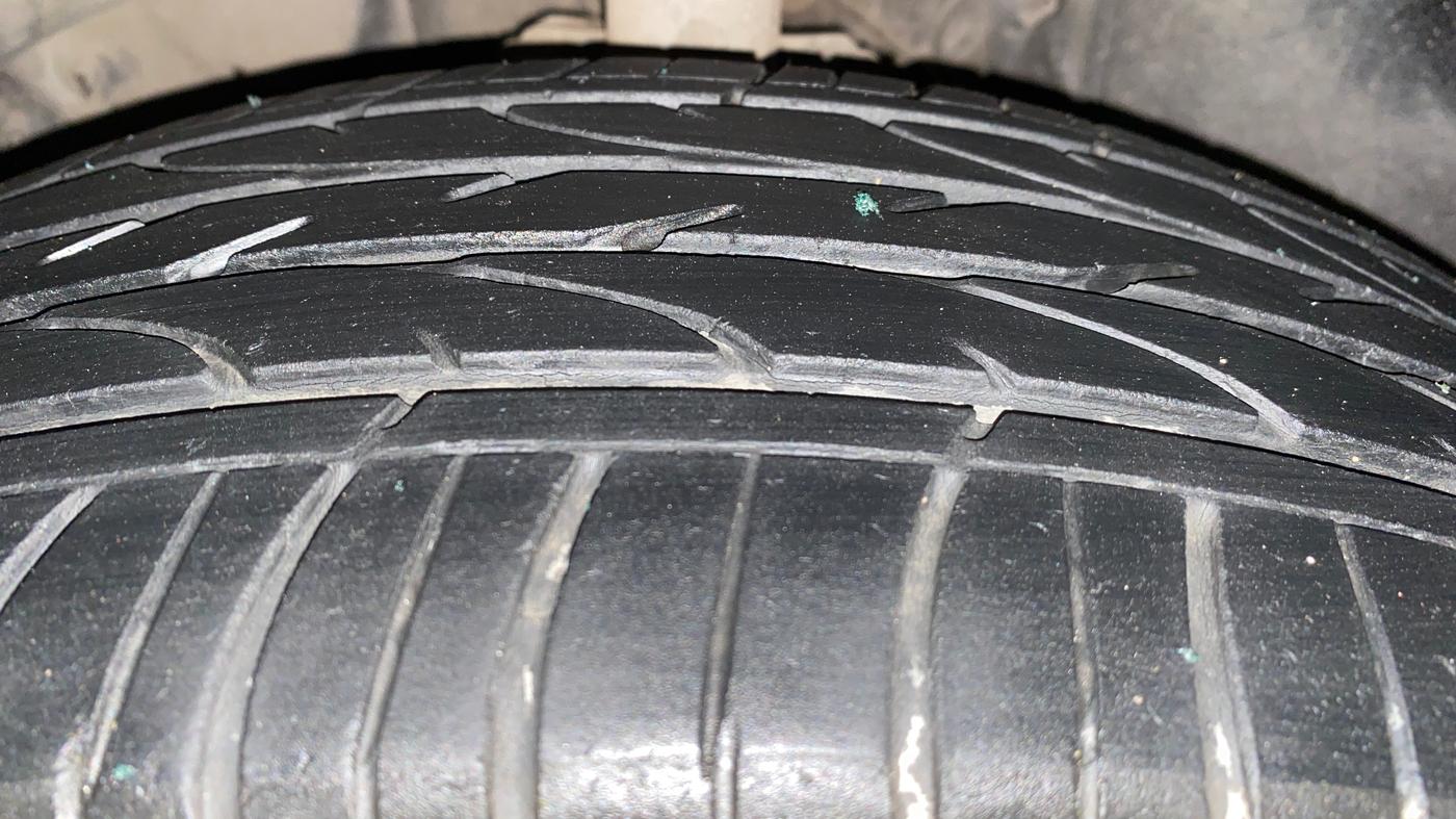 2019 Nissan Kicks XV 1.5, Petrol, Manual, 33,802 km, Left Front Tyre Tread