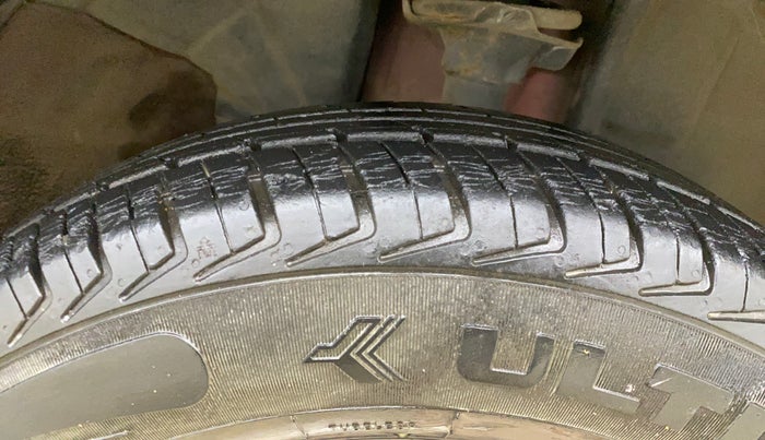 2017 Renault Kwid RXT 1.0 AMT (O), Petrol, Automatic, 23,001 km, Right Front Tyre Tread