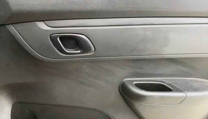 2017 Renault Kwid RXT 1.0 AMT (O), Petrol, Automatic, 23,001 km, Driver Side Door Panels Control