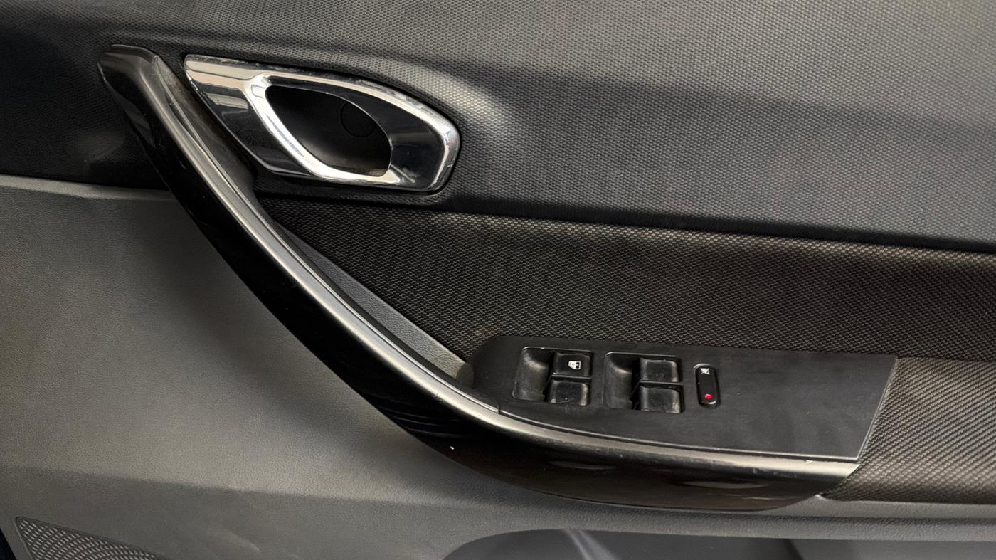 2019 Tata TIGOR XZA PLUS PETROL, CNG, Automatic, 33,431 km, Driver Side Door Panels Control