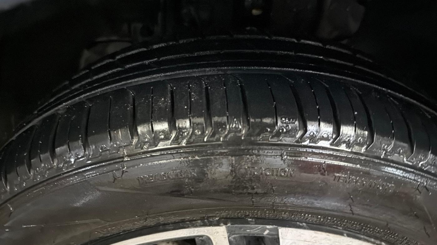 2019 Tata TIGOR XZA PLUS PETROL, CNG, Automatic, 33,431 km, Left Front Tyre Tread