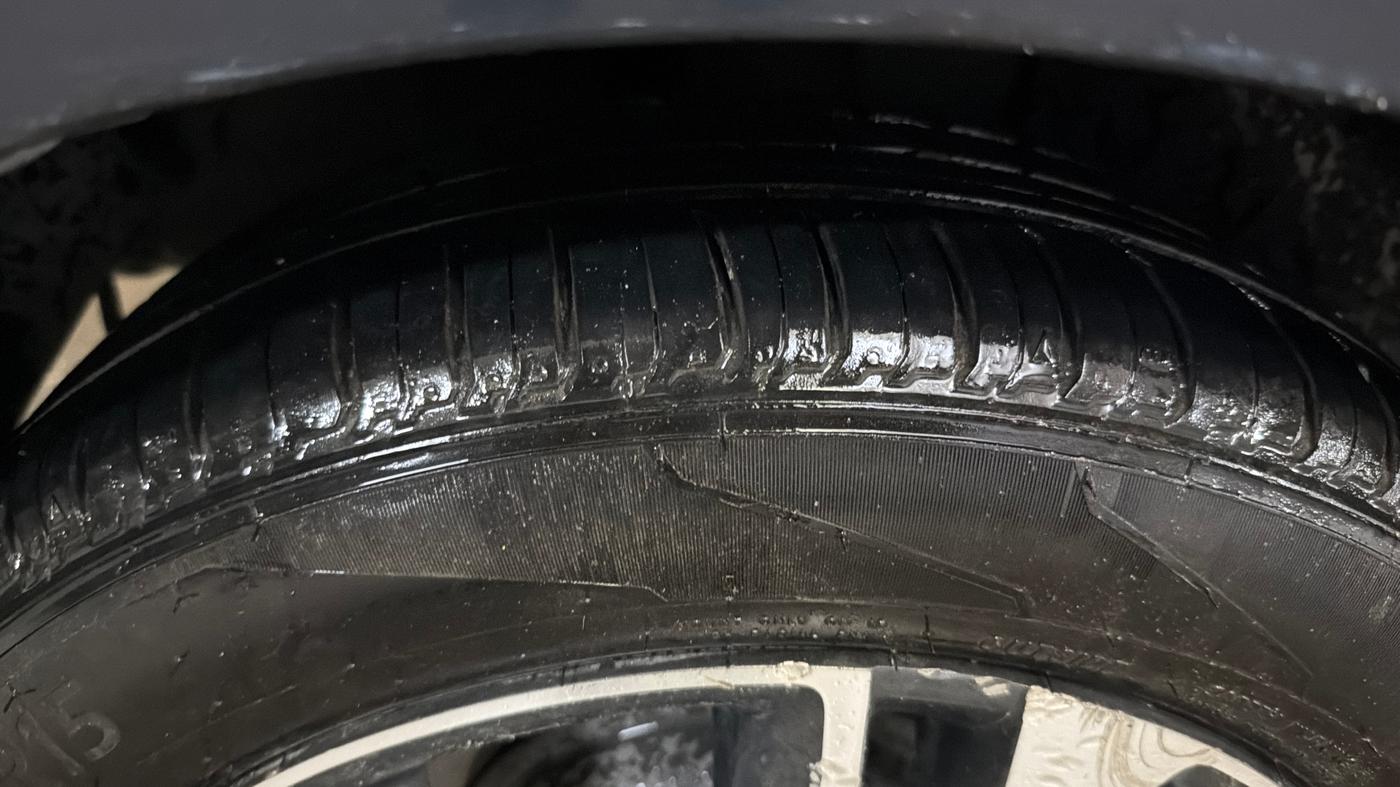 2019 Tata TIGOR XZA PLUS PETROL, CNG, Automatic, 33,431 km, Right Rear Tyre Tread