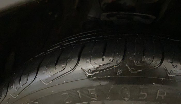 2022 MG ASTOR SHARP 1.5 CVT, Petrol, Automatic, 42,763 km, Right Front Tyre Tread