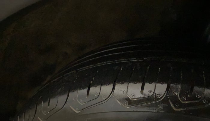 2022 MG ASTOR SHARP 1.5 CVT, Petrol, Automatic, 42,763 km, Left Rear Tyre Tread