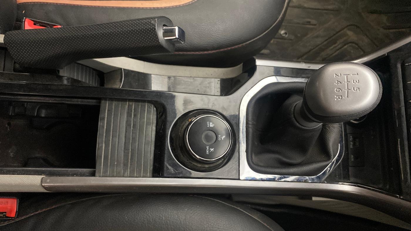 2017 Tata NEXON XZ PLUS PETROL, Petrol, Manual, 88,739 km, Gear Lever