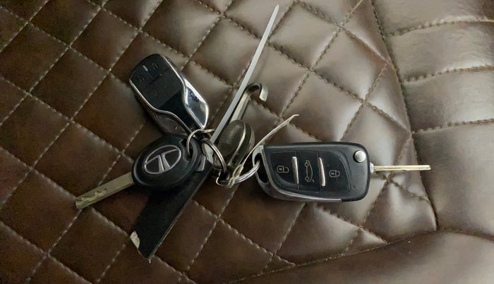 2023 Tata TIGOR XM CNG, CNG, Manual, 27,937 km, Key Close Up