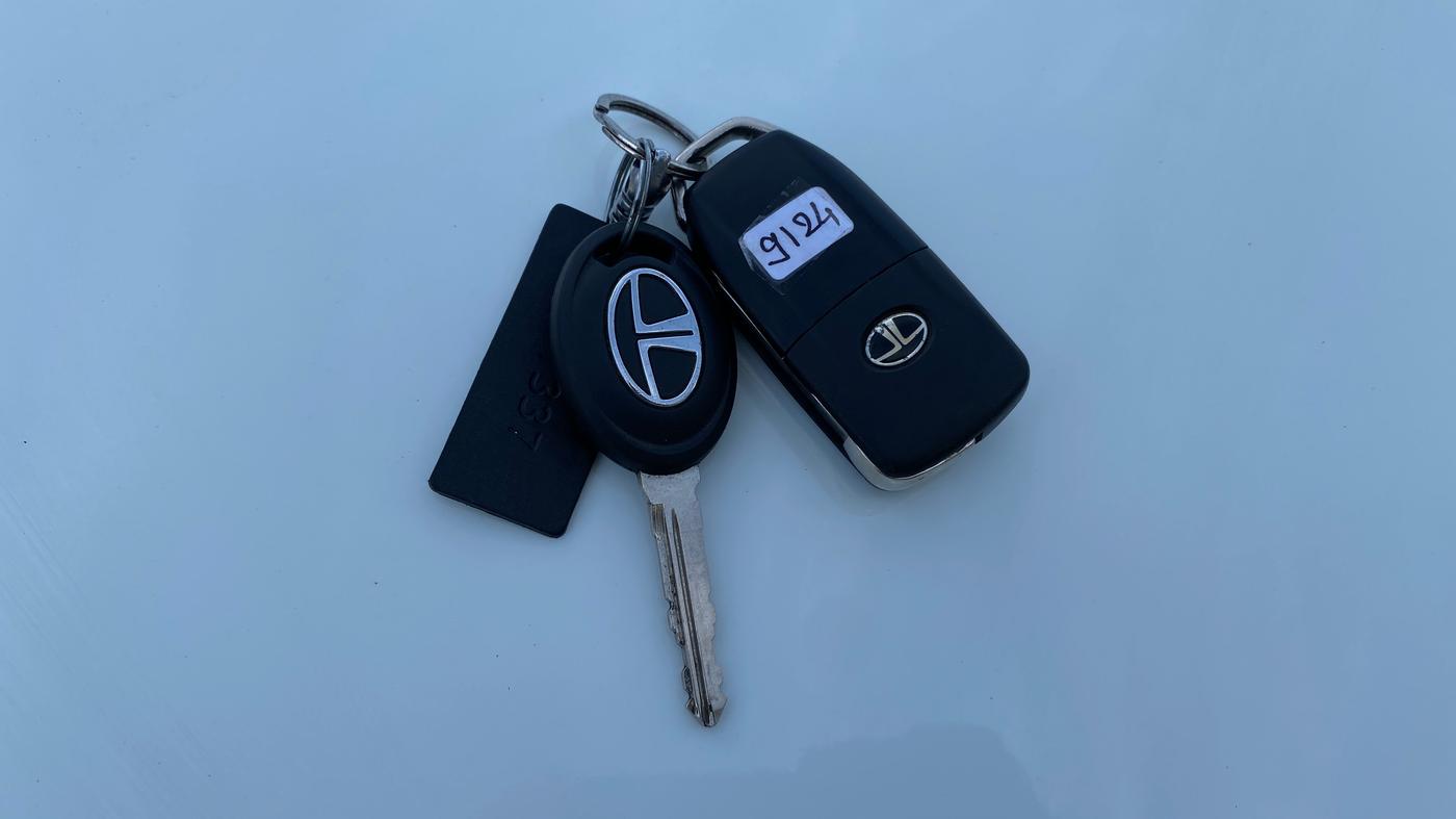 2016 Tata Zest XMS PETROL, Petrol, Manual, 29,240 km, Key Close Up