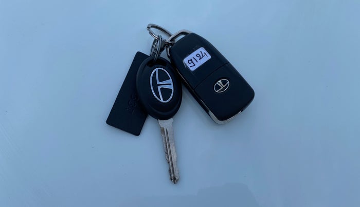 2016 Tata Zest XMS PETROL, Petrol, Manual, 29,240 km, Key Close Up