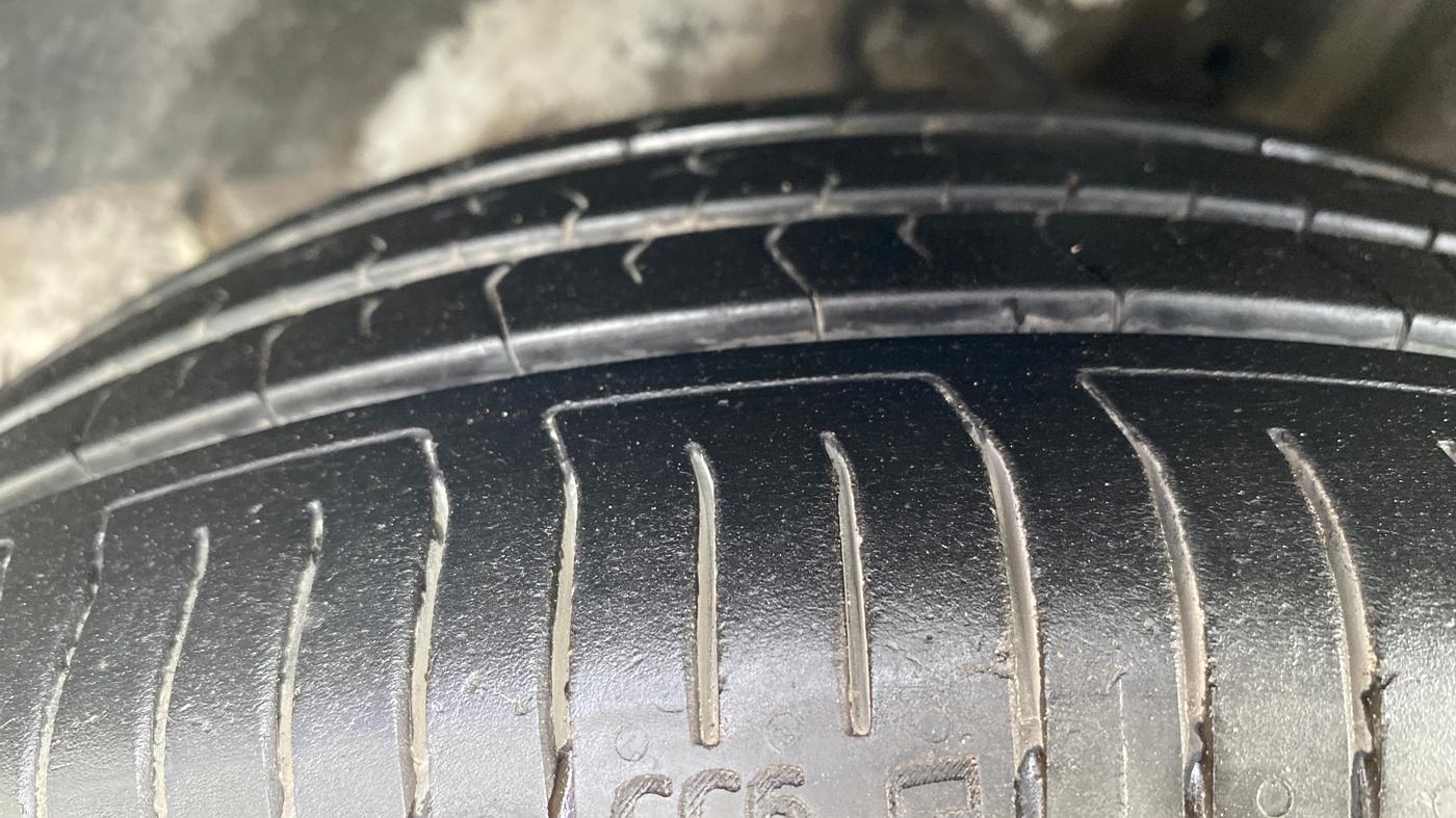 2016 Tata Zest XMS PETROL, Petrol, Manual, 29,240 km, Right Front Tyre Tread