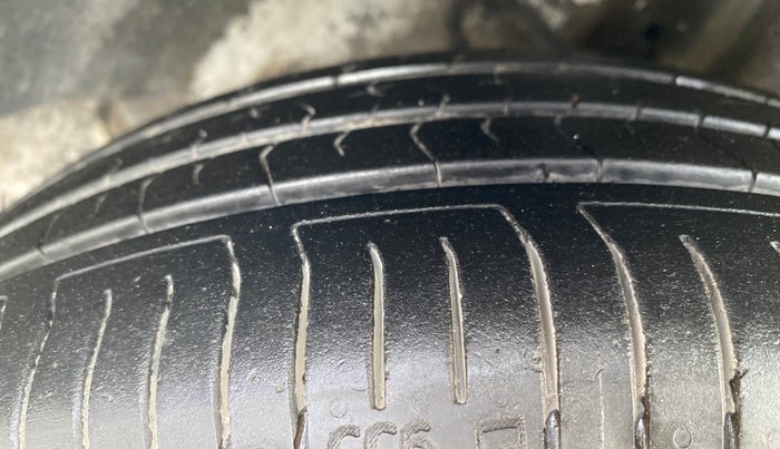 2016 Tata Zest XMS PETROL, Petrol, Manual, 29,240 km, Right Front Tyre Tread