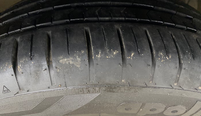 2019 Maruti Ciaz ALPHA  AT 1.5 SHVS PETROL, Petrol, Automatic, 62,464 km, Right Front Tyre Tread