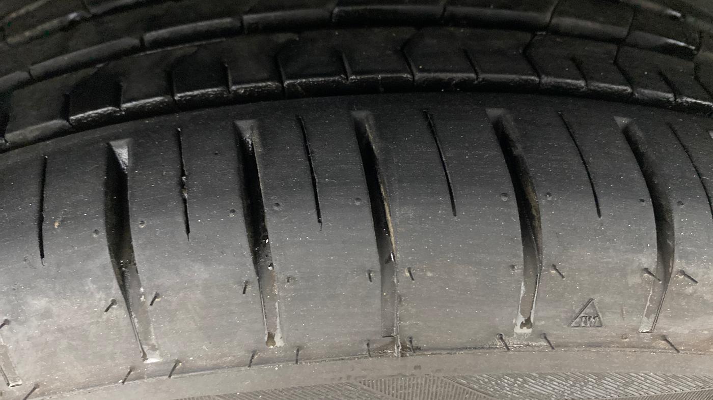 2019 Maruti Ciaz ALPHA  AT 1.5 SHVS PETROL, Petrol, Automatic, 62,464 km, Right Rear Tyre Tread