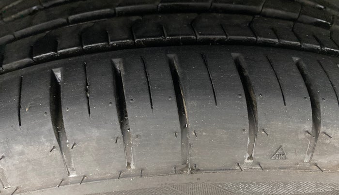 2019 Maruti Ciaz ALPHA  AT 1.5 SHVS PETROL, Petrol, Automatic, 62,464 km, Right Rear Tyre Tread