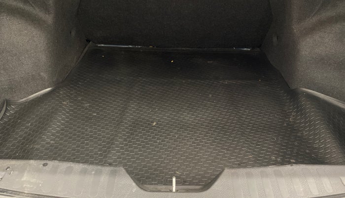 2019 Maruti Ciaz ALPHA  AT 1.5 SHVS PETROL, Petrol, Automatic, 62,464 km, Boot Inside