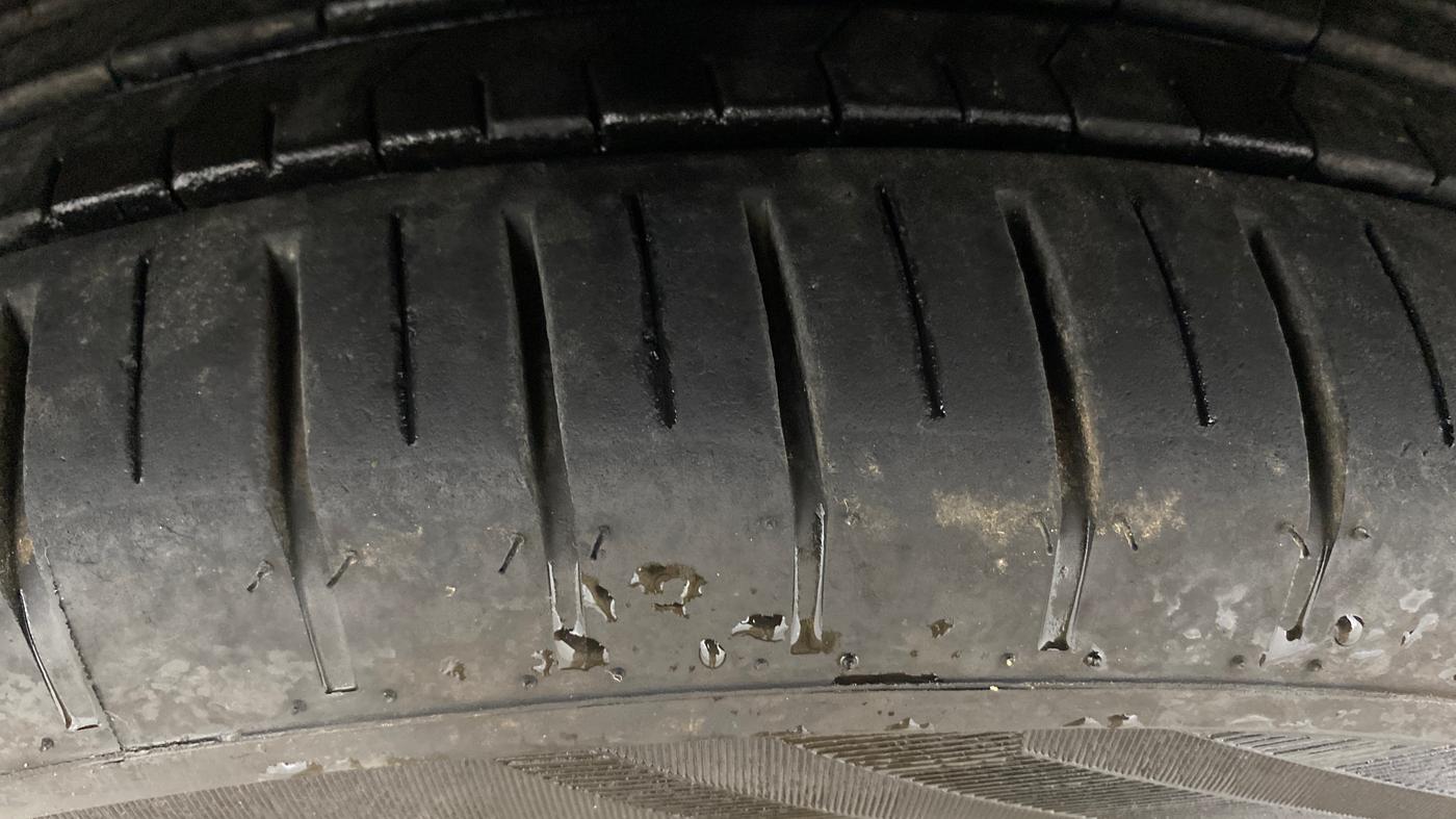 2019 Maruti Ciaz ALPHA  AT 1.5 SHVS PETROL, Petrol, Automatic, 62,464 km, Left Front Tyre Tread