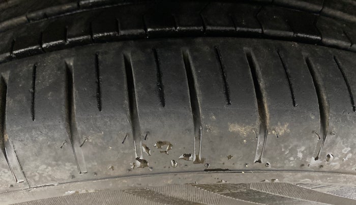 2019 Maruti Ciaz ALPHA  AT 1.5 SHVS PETROL, Petrol, Automatic, 62,464 km, Left Front Tyre Tread