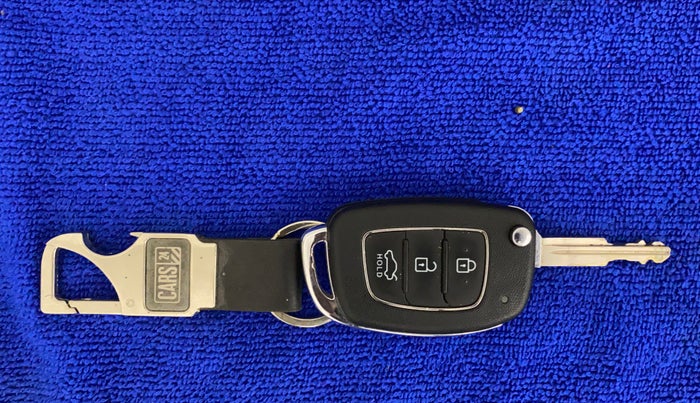 2021 Hyundai AURA S 1.2 CNG, CNG, Manual, 25,887 km, Key Close Up