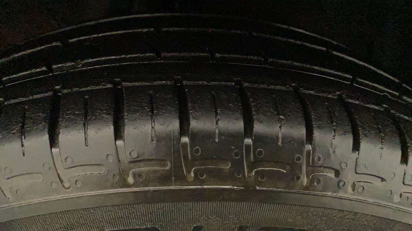 2021 Hyundai AURA S 1.2 CNG, CNG, Manual, 25,887 km, Right Front Tyre Tread