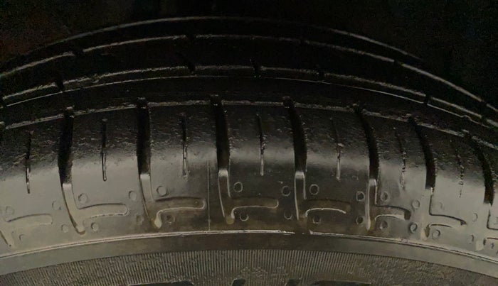 2021 Hyundai AURA S 1.2 CNG, CNG, Manual, 25,887 km, Right Front Tyre Tread