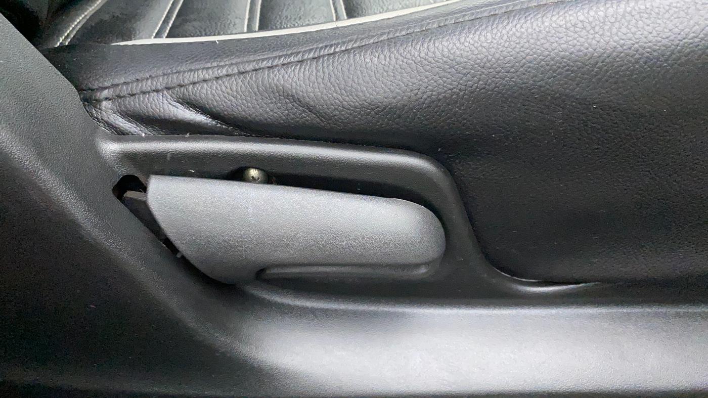 2013 Maruti Swift VXI, Petrol, Manual, 1,13,208 km, Driver Side Adjustment Panel