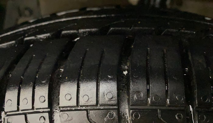 2013 Maruti Swift VXI, Petrol, Manual, 1,13,208 km, Left Front Tyre Tread