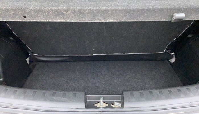 2013 Maruti Swift VXI, Petrol, Manual, 1,13,208 km, Boot Inside