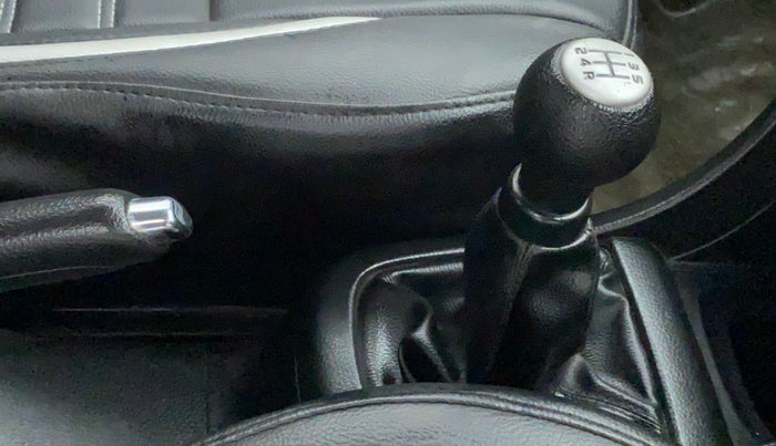 2013 Maruti Swift VXI, Petrol, Manual, 1,13,208 km, Gear Lever