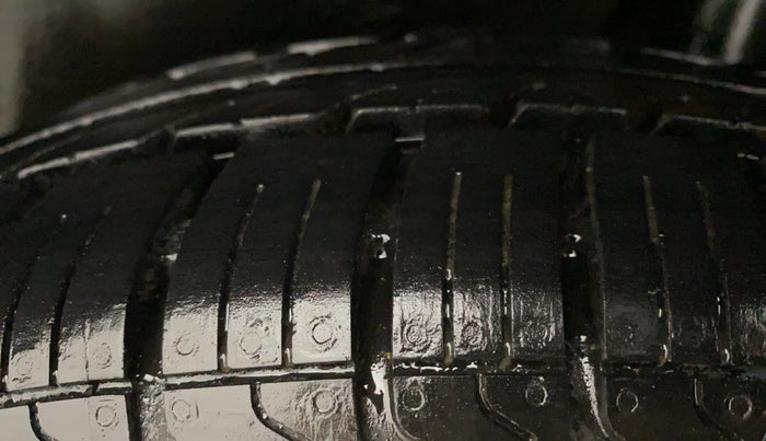 2013 Maruti Swift VXI, Petrol, Manual, 1,13,208 km, Left Rear Tyre Tread