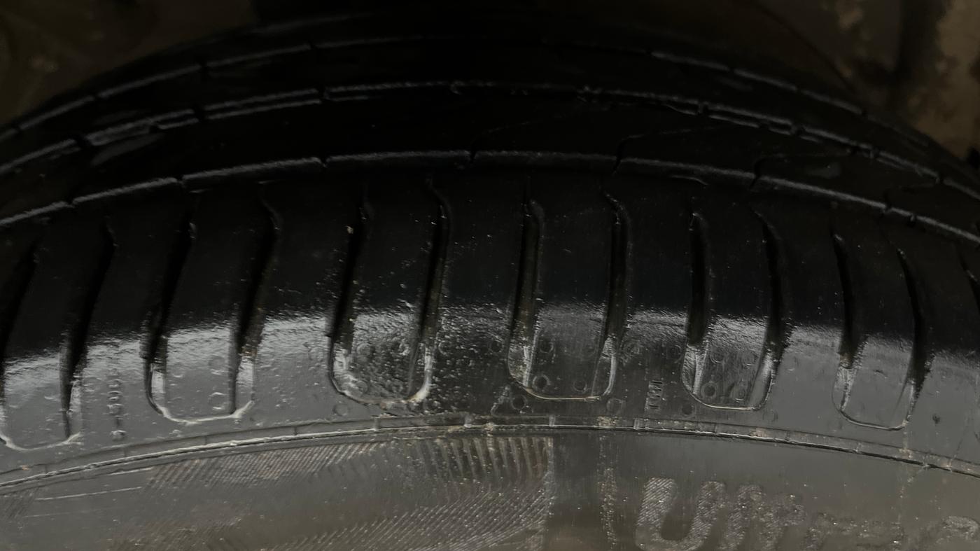 2021 MG HECTOR SHARP 1.5 DCT PETROL DUAL TONE, Petrol, Automatic, 38,761 km, Right Front Tyre Tread